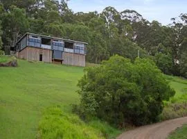 Mantra Guest House - Noosa Hinterland Stay with Views and Private Deck