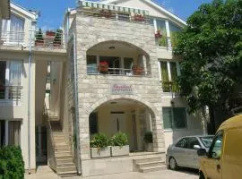 Villa Apartments Kumbor President