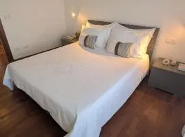 Saffron Suite, just a few minutes from the center and station