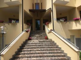 Appartamento sirente, hotel in Rovere