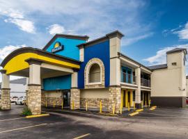 Days Inn by Wyndham Houston East, hotel in Houston