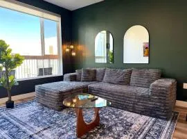 Elegant Escape 10 Min from Disneyland With Pool & GYM