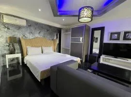 Grosvenor Square Kandi Realty