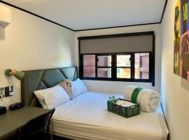 Hybrit box، فندق مع موقف سيارات في Sathani Khlong Rian