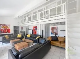 T6 Unique, Chic and Artistic with large terrace