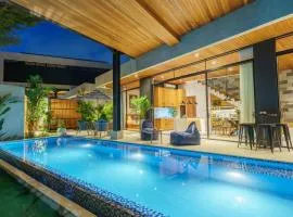 Luxury Resort of 4 villas 11 BR Seminyak