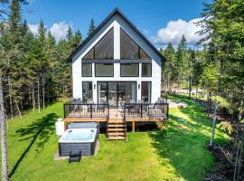 Spa and Pool Table - Chalet Ayoka, ξενοδοχείο σε Valcartier Station