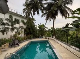 The White House 5bhk Luxury Villa Saligoa