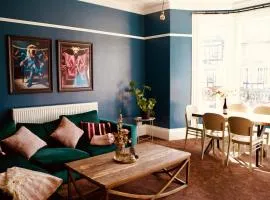 Boutique Apartment - Sleeps 6 & Free Parking