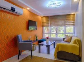Hadrian Modern Amber Apartment in Prime Old Town Location