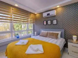Bright Yellow Flat Near Beach Old Town Free Wifi