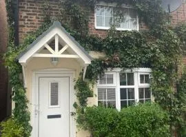 Cosy Cottage Central Bawtry - 2 Bedroom - High End Furnishings