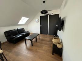 Studio Centre Bourg Arrivée et Départ Autonome, hotel in Boué