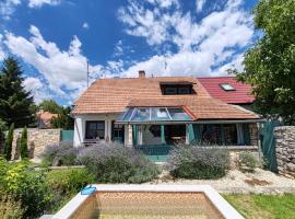 Country house by the creek, hotel em Vászoly