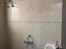 Shri Mahalaxmi Excative yatri nivas, hotel v destinaci Kolhápur
