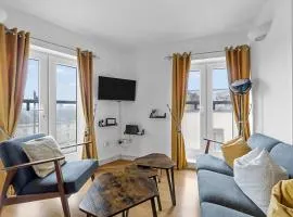 Fab 2-Bed Apartment Great Location With Parking