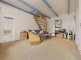 400m plage - Jolie maison pour 5 - Jardin, hotel in Plougrescant