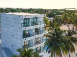 Wings by Hawks Hotels Kamadhoo Baa Atoll, hotel com piscina em Kamadhoo