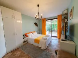 Claire Apartment with Garden