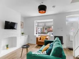 Spacious 2br Home W Garden 2-min Walk To Town