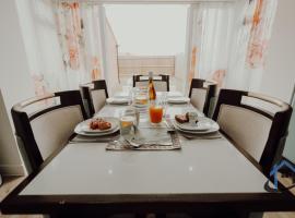 Moore House 3 bed 3 and half bathroom x2 parking, hotel i Market Harborough