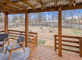 4BR Game-Day Retreat - Foosball & Fire Pit، فندق في فايتيفيل