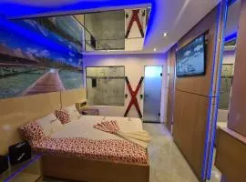 Motel FREE LOVE