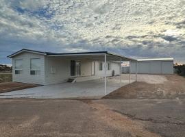 Newly Renovated Coastal Retreat, hotel in Port Kenny