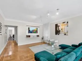 Designer Home with 3BR Retreat mins to NYC