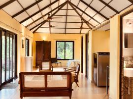 The Lookout, Hilltop Cottage, lodge en Curtorim