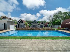 1BR Bungalow with Kitchen & Pool in Uluwatu - B1, Hotel in Bingin Beach