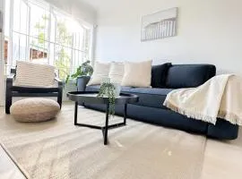 Mi Casa Su Casa - 2BR Sleeps 6 - Free Parking - CBD
