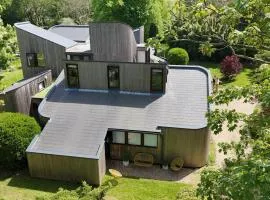 Unique & Rural Child Friendly Annexe with Large Gardens, Games & Tennis Court - Chichester Holiday Properties