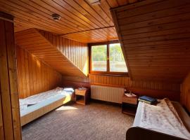 FELIX hostel, hostel em Dumbrăveni