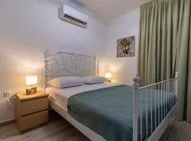 Modern Loutraki Apartment 3min Walk to Beach Fits 4