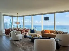 Lux Apts with Lake Views and Top Amenities