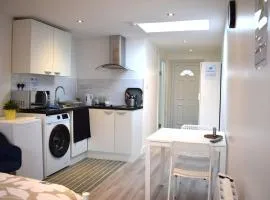 Studio flat close to Heathrew Airport