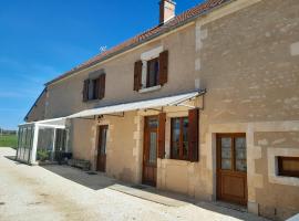 La maison Cécile 15/17 pers، فندق في Étais-la-Sauvin