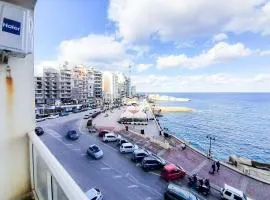 Front Seaview Cozy Room in shared flat - Sliema R1