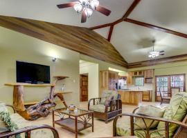 Suite at Villa Maya -Gold Standard and Certified, βίλα σε San Ignacio