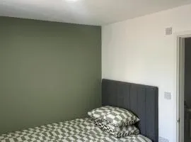 en-suite room by Airport and NEC