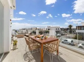 CoastLight Rooftop by Bayside Modern Penthouse