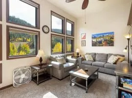 2795 Slopeside condo