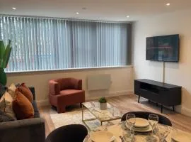 Stylish 2BR 2BA Flat in Gravesend Sleeps 4