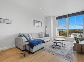 Modern 1BR Above Train to Kings Cross