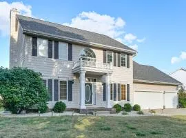 Des Moines Suburb Stay with Spacious Layout and Deck!