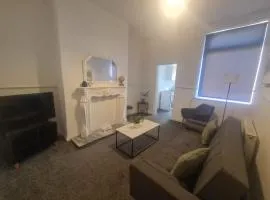 Two bed close to City