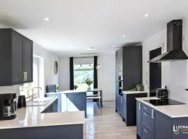 Bright & Stylish Bungalow Retreat in Attleborough