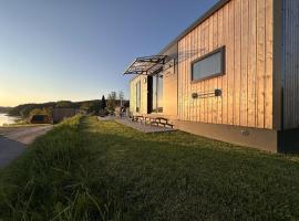Feriendorf Seeblick - Tiny Chalet Nr 3, hotel in Neunburg vorm Wald