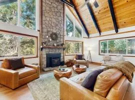 Hot Tub, Game Room & Home Gym: Serene Arnold Gem